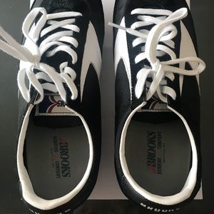 Brooks sneakers !